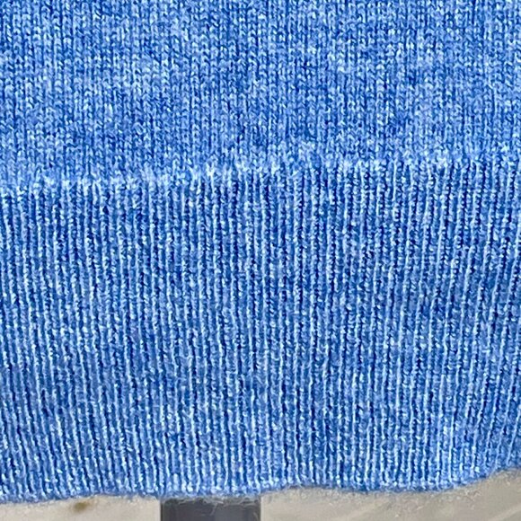 Club Monaco 100% Cashmere Blue V-Neck Hi-Low Hem Sweater Women’s Small - Picture 8 of 10